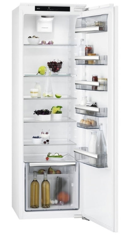 AEG SKE818E1DC 177cm Integrated In Column Larder Fridge