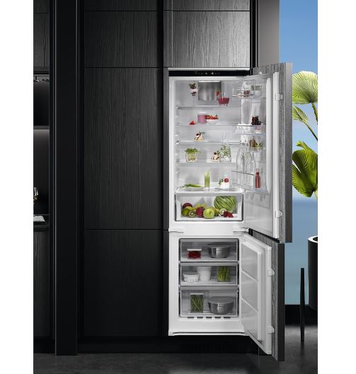 AEG NSC7G181DS 177cm Integrated Frost Free 70/30 Fridge Freezer